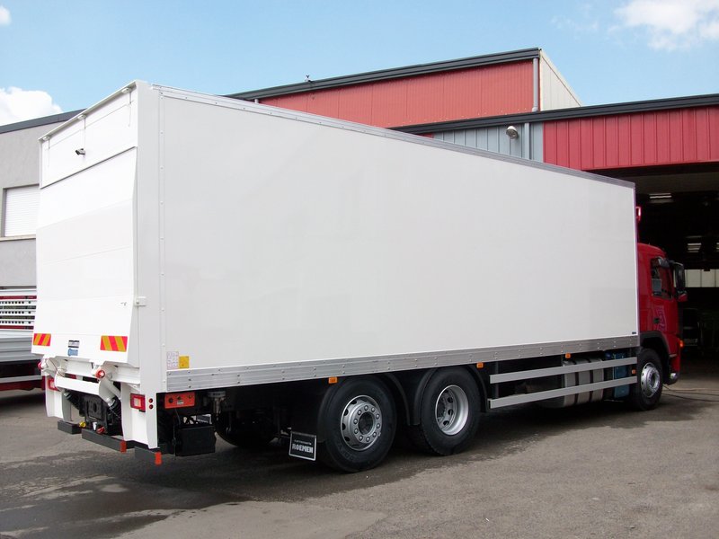3 Kofferaufbauten Plywood mit Ladebordwand