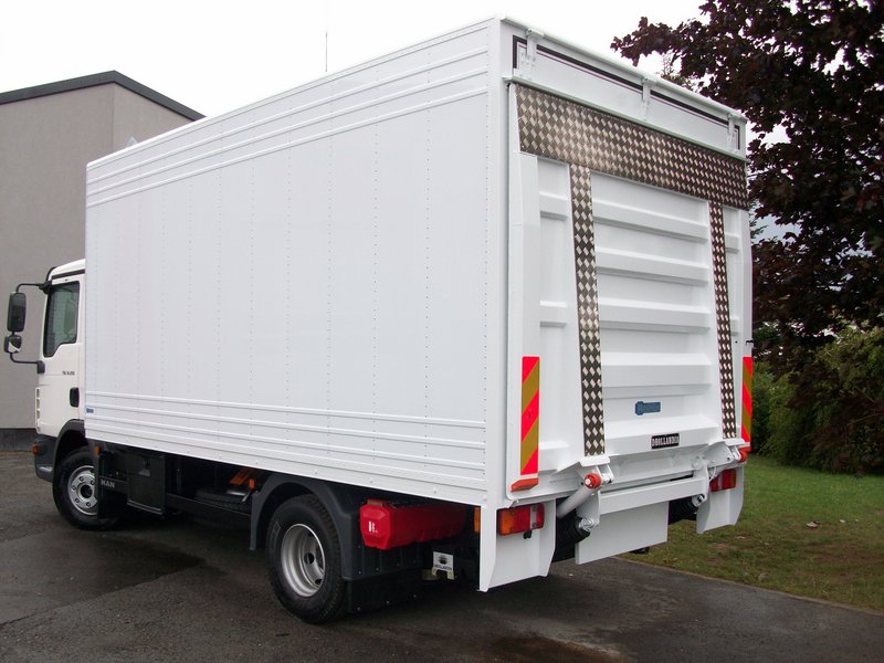 Aluminium Kofferaufbau mit Ladebordwand