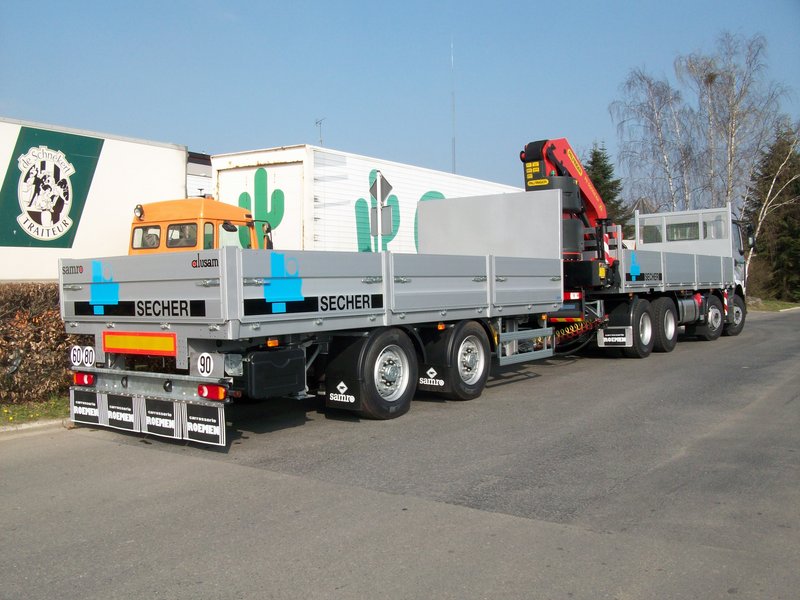 Pritsche mit hydraulischem Ladekran