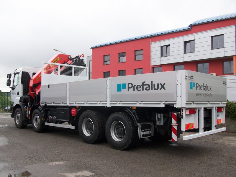 Pritsche mit hydraulischem Ladekran