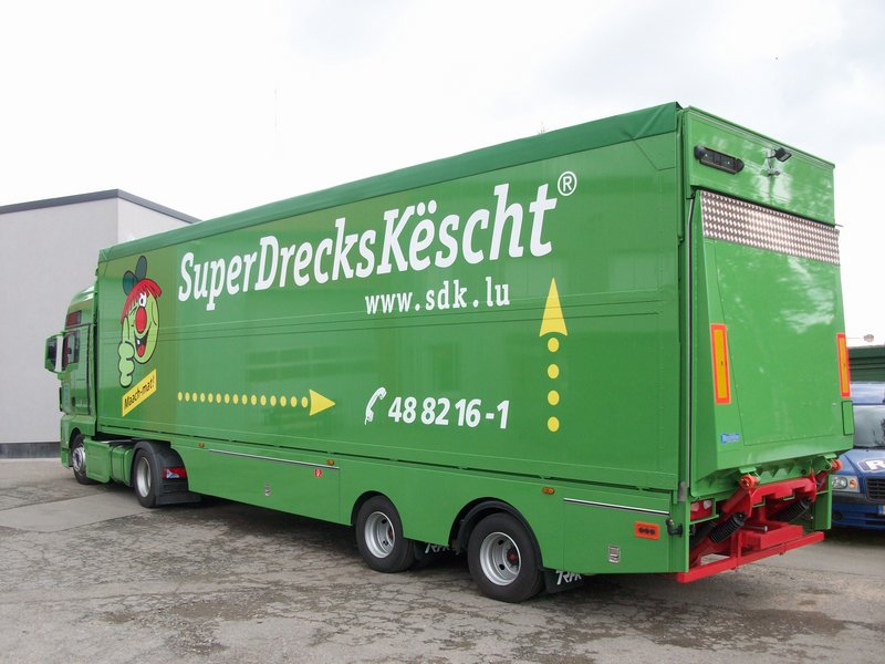 Wingliner Aufbau mit Ladebordwand