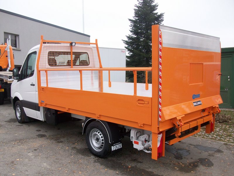 3 Pritschen mit Aluminiumbordwänden und Ladebordwand