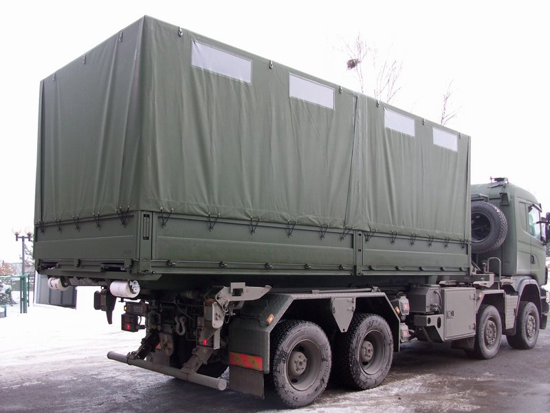 3 Abrollcontainer Planenaufbau mit Sitzmodulen