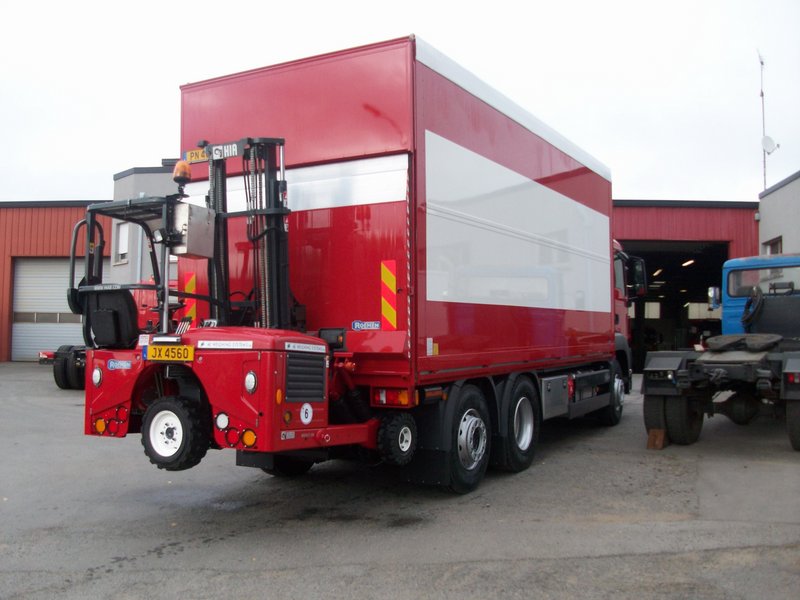 Wingliner Aufbau mit Ladebordwand