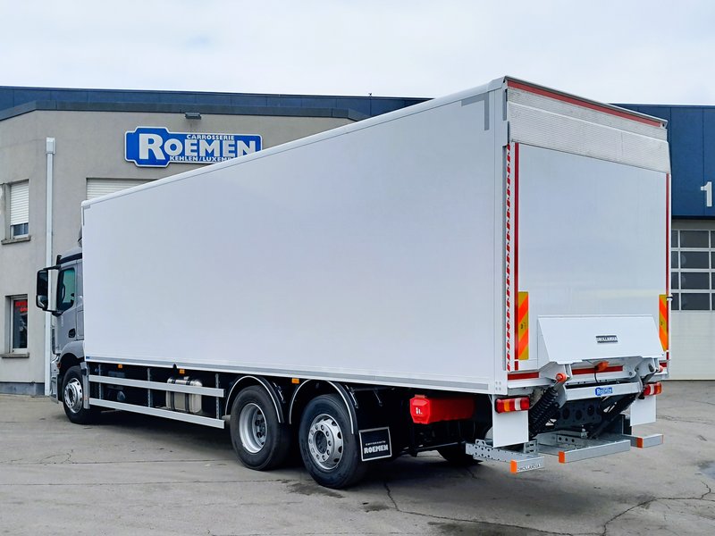 Kofferaufbau mit Ladebordwand