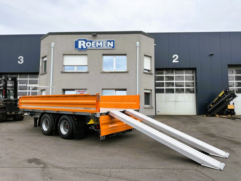 Tandemanhänger mit Rampen