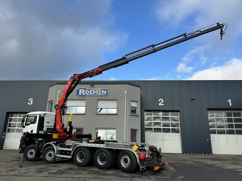 Hydraulischer Ladekran und Abrollkipper