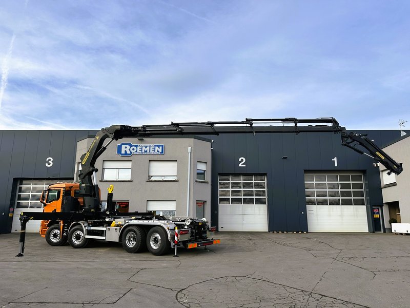 Ladekran mit Abrollkipper