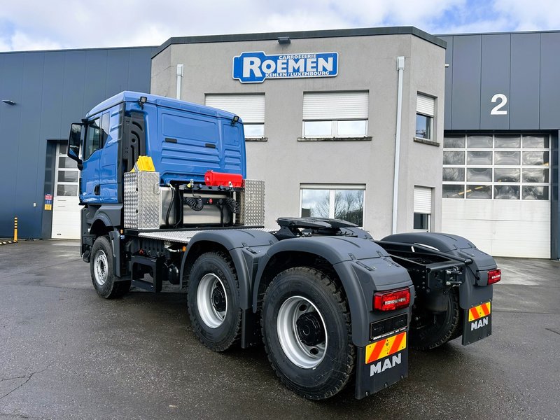 Zugmaschine mit Hydraulik