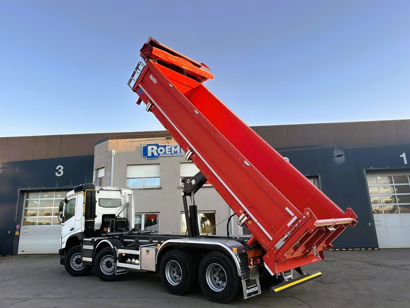 Zweiseitenkipper mit Stahlbordwänden