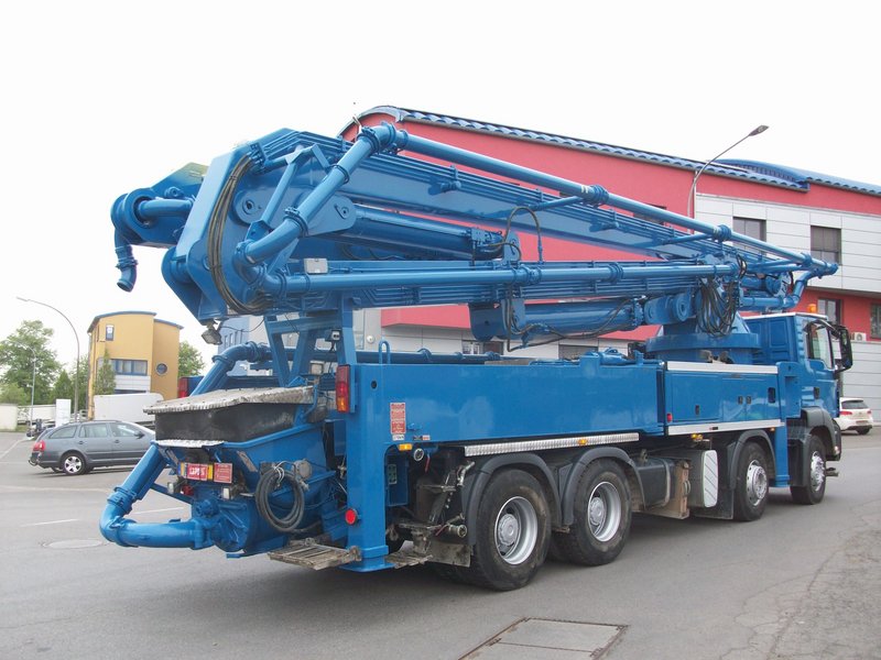 Lackierung einer Betonpumpe