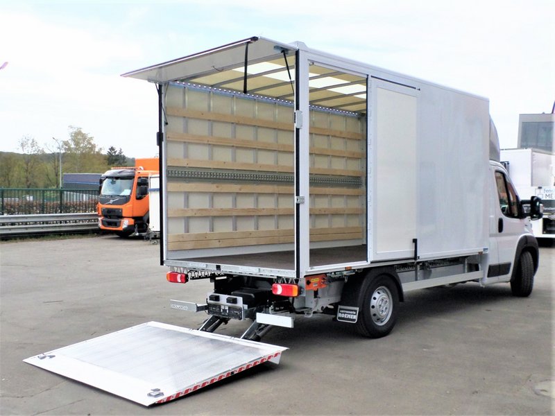 Aluminium Kofferaufbau mit Ladebordwand
