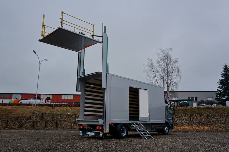 Kofferaufbau Plywood mit Ladebordwand